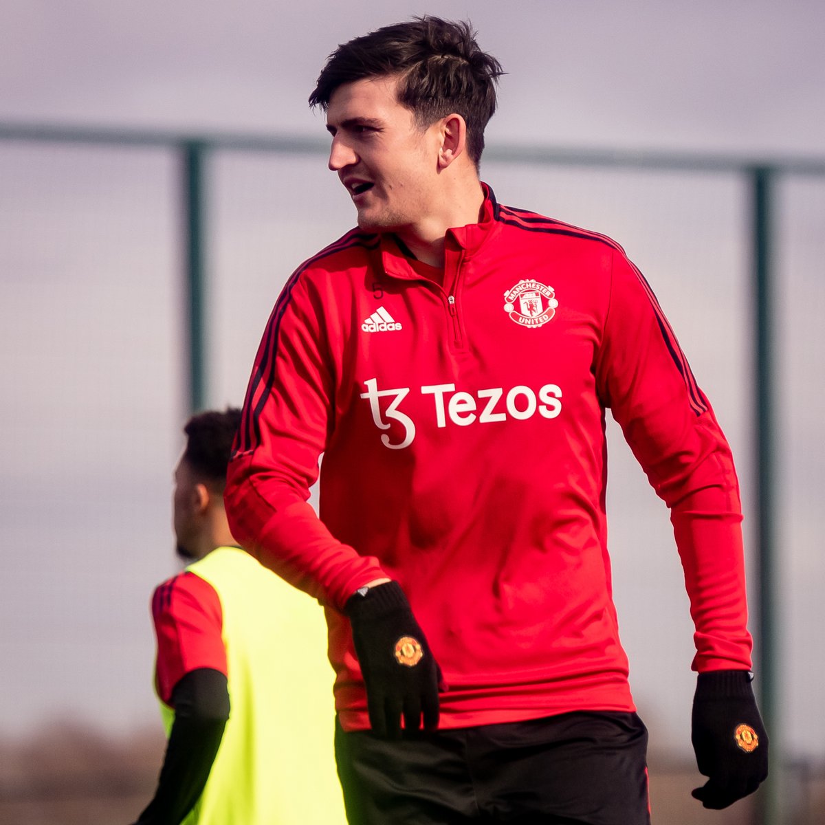 ManUtd's tweet photo. Let's go 𝗥𝗲𝗱𝘀! ✊🔴

#MUFC | #MUNTOT
