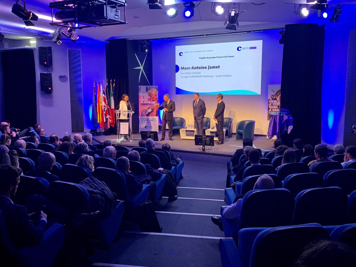 MA_Jamet's tweet photo. Merci ⁦@ESCP_bs⁩ &amp; ⁦@FederationDCF⁩ ⁦d’avoir décidé de remettre @LVMH⁩ le trophée du meilleur grand groupe français de l’année pour ses résultats commerciaux. ⁦Reconnaissance à Agathe et Oscar avec leurs camarades de la Junior Entreprise qui nous ont choisis. https://t.co/EPoX2fx9lg