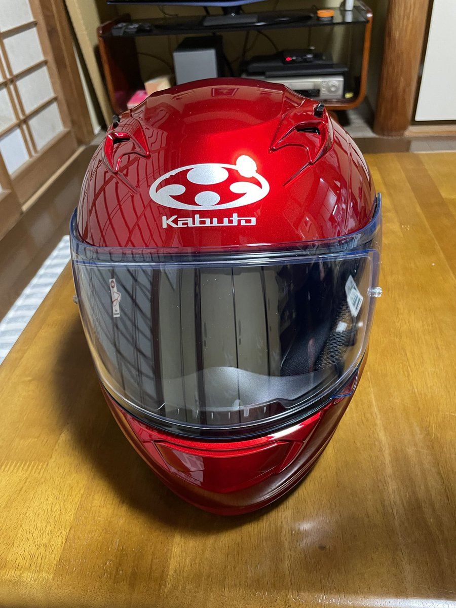 Vik_abi's tweet photo. ヘルメット購入〜‼️
Kabuto KAMUI-Ⅲ シャイニーレッド🌋💥
赤といえば私🤩
つけ心地本当に最高✨
買えてよかった‼️
これつけてバンバン撮影していきますんで、
よろしくお願いしますぅ〜🤲
#バイク好きと繋がりたい 
#Kabuto 
#ヘルメット https://t.co/VGgCaqhZHb