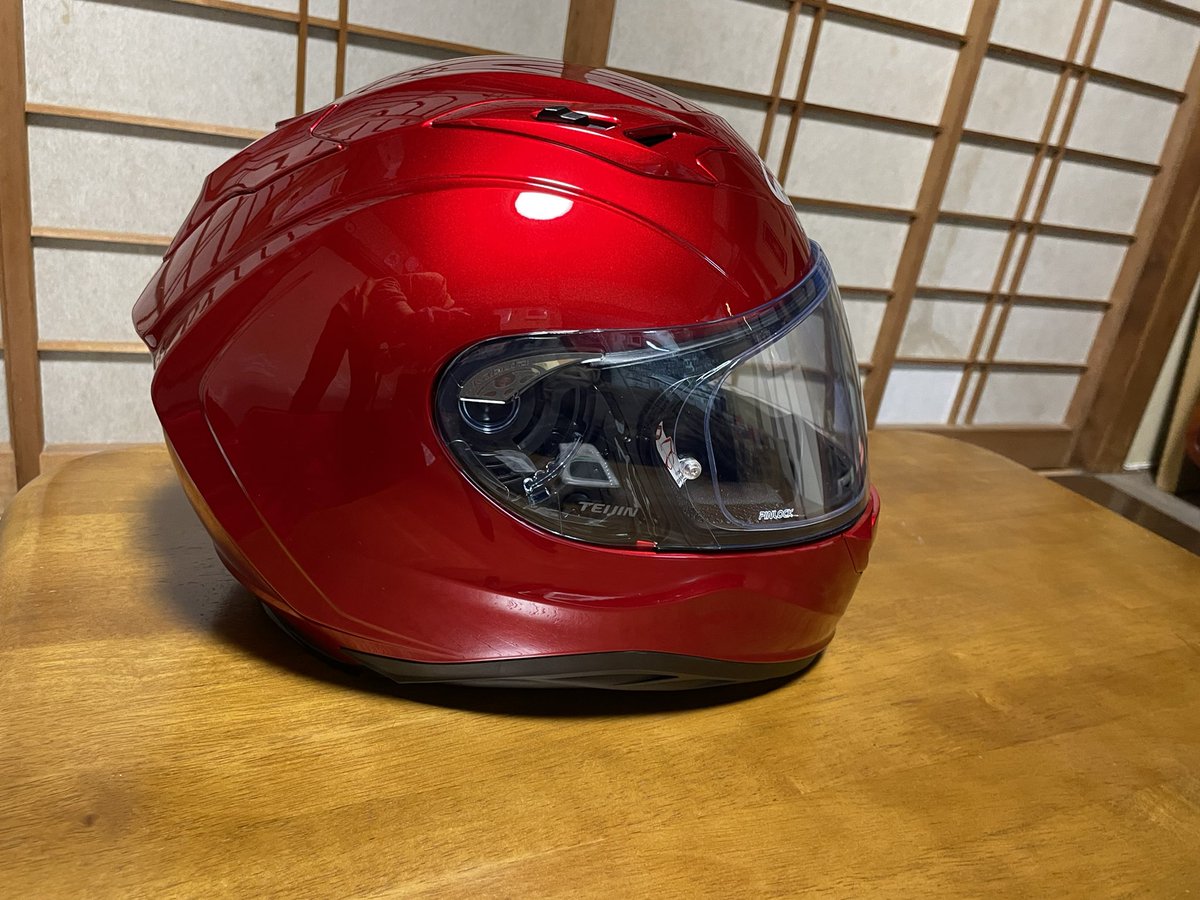 Vik_abi's tweet photo. ヘルメット購入〜‼️
Kabuto KAMUI-Ⅲ シャイニーレッド🌋💥
赤といえば私🤩
つけ心地本当に最高✨
買えてよかった‼️
これつけてバンバン撮影していきますんで、
よろしくお願いしますぅ〜🤲
#バイク好きと繋がりたい 
#Kabuto 
#ヘルメット https://t.co/VGgCaqhZHb