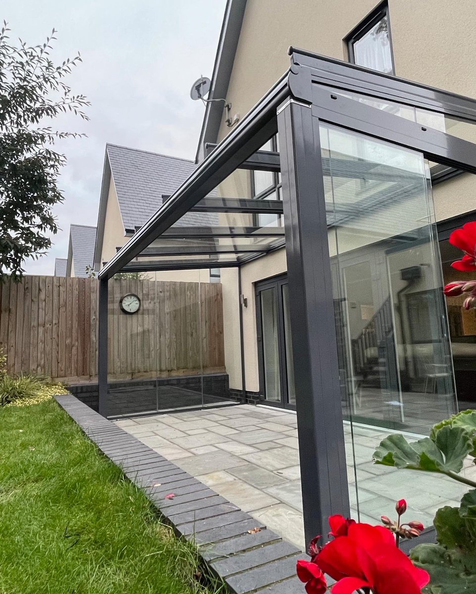 LanaiOutdoor's tweet photo. A Lanai Veranda installation in Clevedon, Somerset.

5 metres wide with a projection of 2.5 metres, with fixed glass to one side and glass doors to the other side.
 
Please contact us on info@lanai-outdoor.co.uk with any enquiries.

#Lanai #Veranda #OutDoorlife https://t.co/9wtNOel9gw