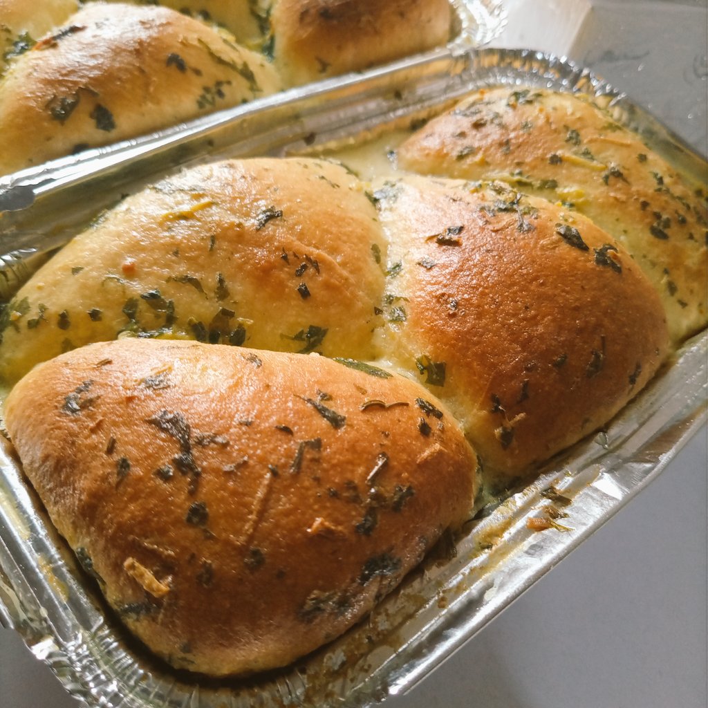 We have 2 boxes of cake slices and one portion of oxtail pull-apart garlic buns available. Please, send a DM
