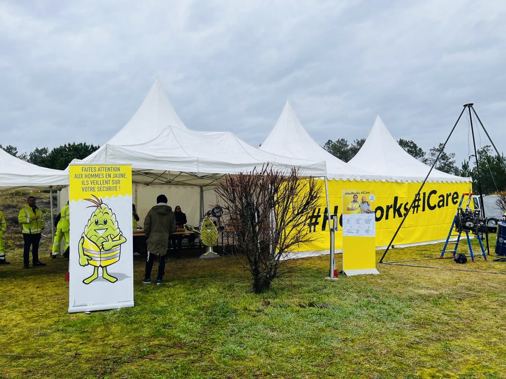 AgencePJC's tweet photo. #(S)heWorks#Icare c'est reparti sur @a63_landes! #TeamPJC au taquet pour cette 5è édition dédiée aux hommes et femmes acteurs de la sécurité sur l'autoroute... avec des nouveautés : culture, atelier posture et santé etc.. A découvrir Aire de Magescq Ouest ! #préventionroutière https://t.co/akunaL2eoa