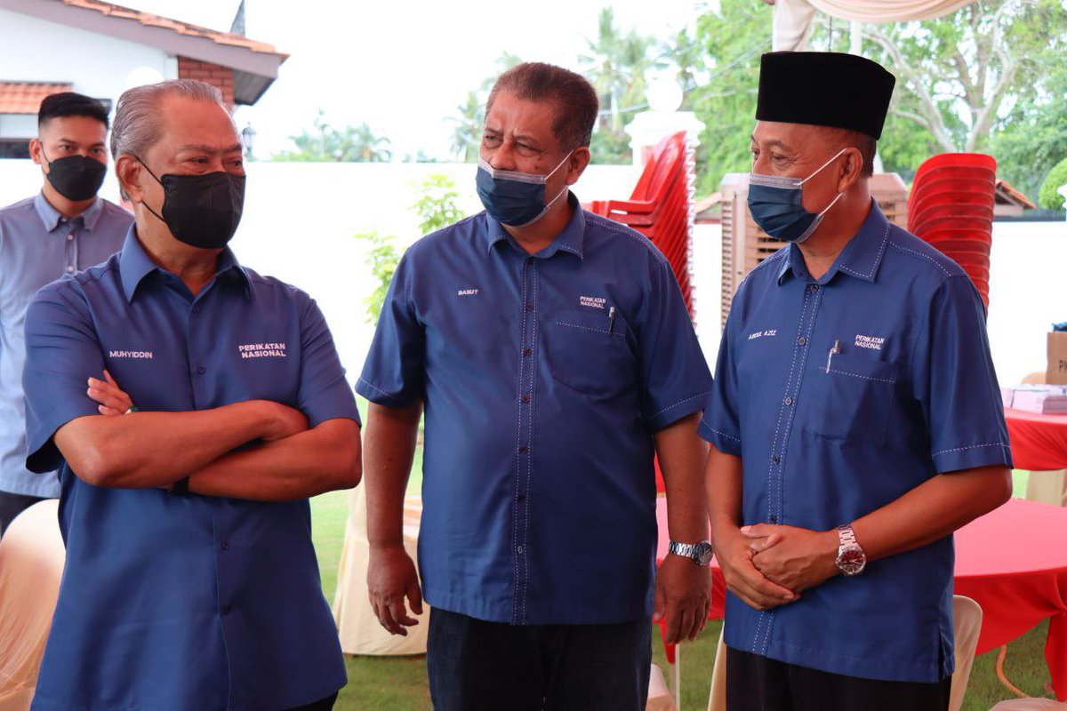 CkgAbdAziz's tweet photo. Bersama Abah kita iaitu Tan Sri Muhyiddin pada pagi ini. 

#DemiBangsaJohor #Johor #PRNJohor #PerikatanNasional #MuoSederap #MaharaniPrihatin https://t.co/AEpXFiDaTJ