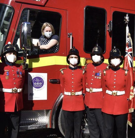 vickyford's tweet image. Volunteers for the 14th British &amp;amp; Commonwealth Fire Rescue Company have been fighting fires since 1958.  An honour to unveil crest celebrating Queen’s #PlatinumJubilee in Chile yesterday. Impressed to learn about the Company’s vital role responding to emergencies across Santiago.