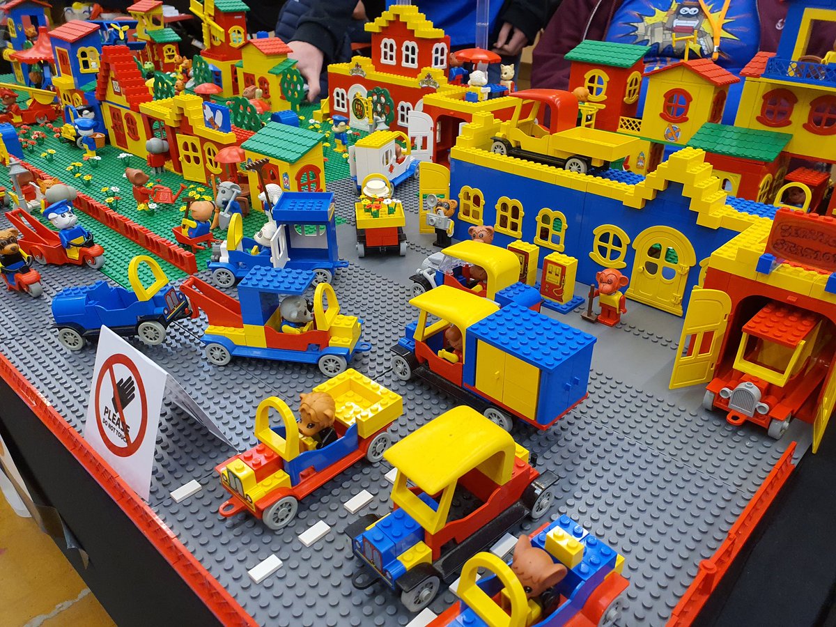 LauraProcy's tweet image. Another great weekend at the Reading Brick Show. Loads more photos on our website waytoomanybricks.co.uk