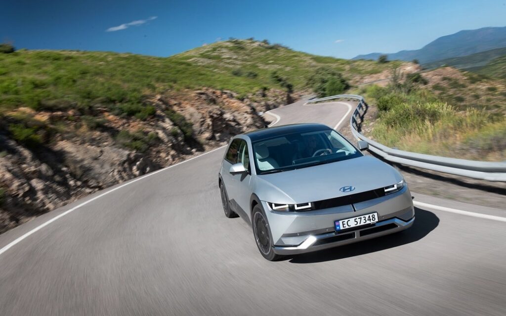 missionline's tweet photo. Nuovo crossover elettrico #HyundaiIoniq5. Consulta tutte le opzioni di ricarica dalla rete Ionity a Charge myHyundai
👉 https://t.co/jNuPenF8x7
@Hyundai_Italia #Hyundai #autoelettrica #veicolielettrici #automotive #fleet #fleetmanager #flotteauto #autoaziendali https://t.co/x7dWKioQUO