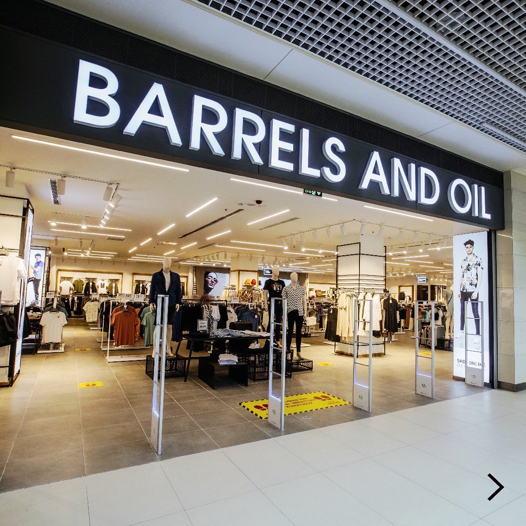 akrotesmim's tweet photo. Projesini geliştirdiğimiz ve uygulamasını yaptığımız Barrels and Oil mağazası sürdürülebilir detayları ve şıklığıyla sizleri kendine hayran bırakacak. 
📐✏️📏

#akrotesmimarlık 
#mağazadekorasyonu 
#dekorasyon 
#mimari 
#proje 
#design 
#akrotesdili 
#architecture
#barrelsandoil https://t.co/BulniPLyPK
