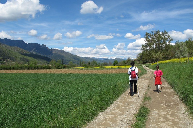 🌋Visites guiades per La Garrotxa: descobrir l’autenticitat de la comarca de la Garrotxa, a través dels seus paisatges volcànics, únics a la península ibèrica, amb un equip de guies acreditats pel Parc Natural de la Zona Volcànica de la Garrotxa, per a escolars, famílies o grups.