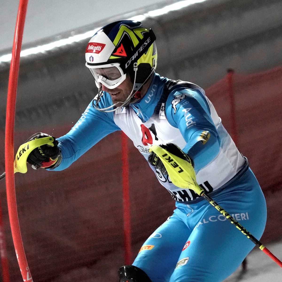 Coninews's tweet photo. La coppa di specialità di slalom, tre medaglie iridate e venti podi in Coppa del Mondo. Ieri @manfredmoelgg ha chiuso la sua meravigliosa carriera sugli sci tra gli applausi del pubblico di Flachau. Grazie Manny! 🙏
👉 https://t.co/DzhAqXX39O
#fisalpine #Moelgg @Fisiofficial https://t.co/nHLjgt14kw