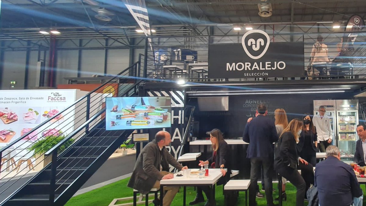 SeleccMoralejo's tweet photo. Conoce más en https://t.co/r0prB60288
#MoralejoSeleccion #MeatAttraction #Ifema #lambbox #standreutilizable #reciclar #sosteninilidad https://t.co/lE3OUzae56