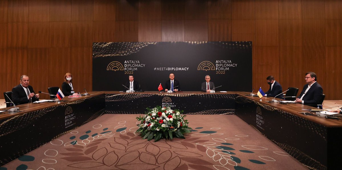 Mevlüt Çavuşoğlu (@mevlutcavusoglu) on Twitter photo Barışa ihtiyacın en fazla olduğu bu zamanda, <a href="/AntalyaDF/">Antalya Diplomacy Forum</a> marjında Rus ve Ukraynalı mevkidaşlarım Lavrov ve Kuleba’yla üçlü formatta görüştük.
Temennimiz bölgemizde barışın yeniden tesis edilmesi.
Rusya ile Ukrayna arasında diplomasinin işletilmesi için çabalarımızı sürdüreceğiz. Barışa ihtiyacın en fazla olduğu bu zamanda, <a href="/AntalyaDF/">Antalya Diplomacy Forum</a> marjında Rus ve Ukraynalı mevkidaşlarım Lavrov ve Kuleba’yla üçlü formatta görüştük.
Temennimiz bölgemizde barışın yeniden tesis edilmesi.
Rusya ile Ukrayna arasında diplomasinin işletilmesi için çabalarımızı sürdüreceğiz.