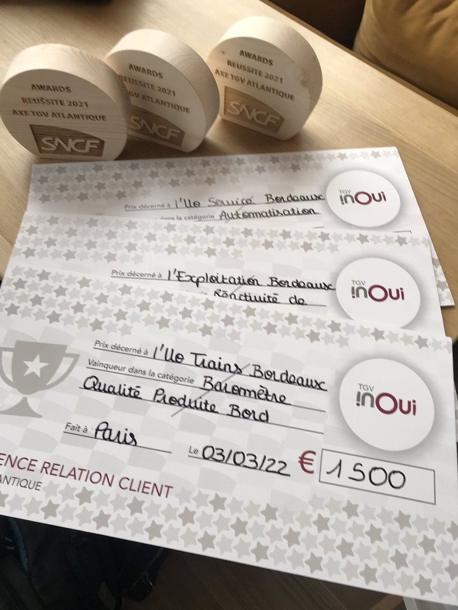Remise des awards 2021 de la relation client 🏆 à #Bordeaux avec <a href="/Franck02138/">Franck Dubourdieu</a> @BlotEdith72 <a href="/EricRedonnet/">E.Redonnet</a> Bravo aux équipes #TGVSudOuest du sol, du bord et de la supervision pour leurs résultats et leur engagement au quotidien auprès des clients de <a href="/TGVINOUI/">TGV INOUI</a> 👏🏻 #SncfPourNousTous