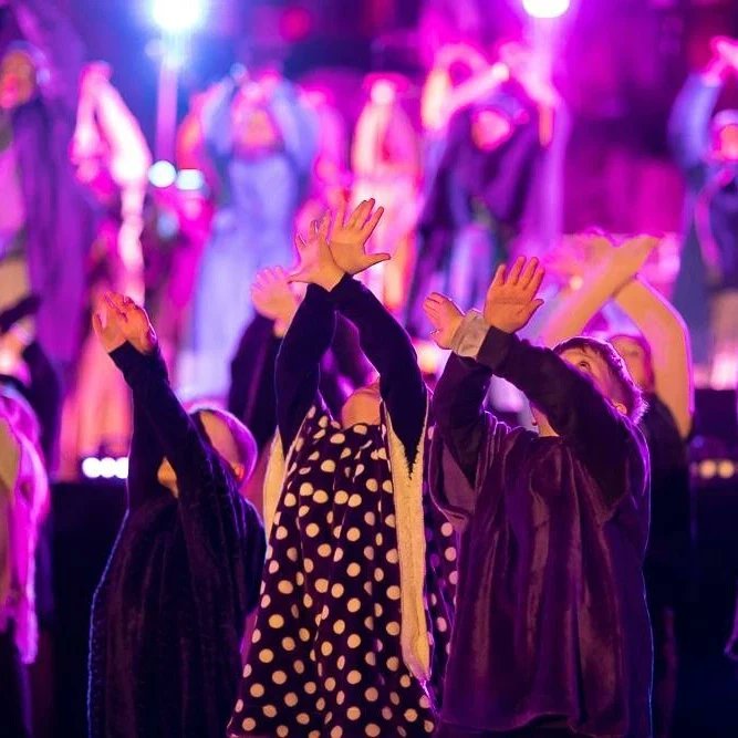 icon_uk's tweet photo. How time flies! 4 weeks today the cast and creative team gathered at Rochester Castle for final rehearsals of #IfNotNow. This #ThrowbackThursday we’re looking back at this spectacular show. 🤩 So many great moments to choose from – what was your favourite?

📸 Roswitha Chesher https://t.co/jOtPL7L15J