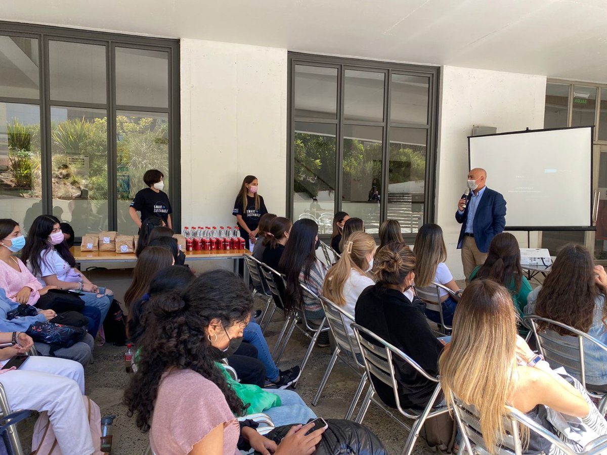ingenieriaUAI's tweet photo. Este 2022, un 30% de mujeres ingresó a #IngenieríaUAI, un aumento importante considerando que en 2013 la admisión de mujeres era de un 19% .

Ayer, #MujeresIngenieríaUAI dio la bienvenida oficial a las nuevas estudiantes, en los campus de Viña y Santiago. 

¡Bienvenidas! https://t.co/dSMvTl7QSG