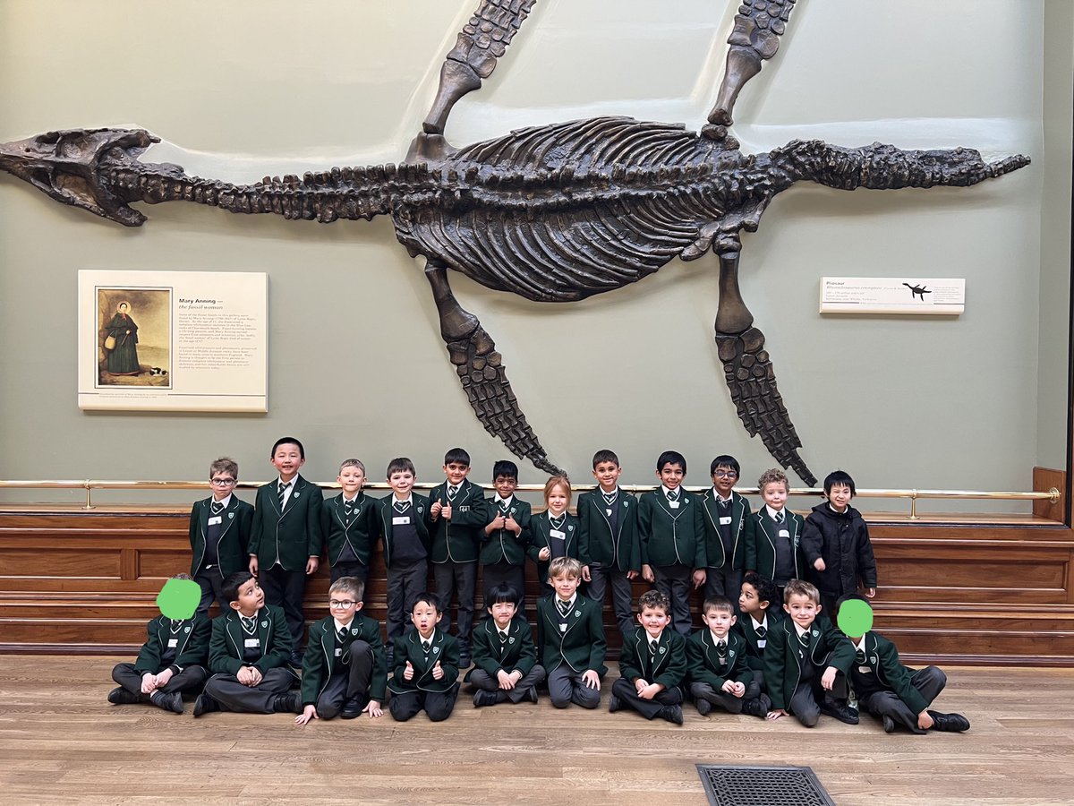 MissKilpinSHS's tweet photo. A fantastic day at @NHM_London 🦕 🦖 https://t.co/05j2DtXc6p