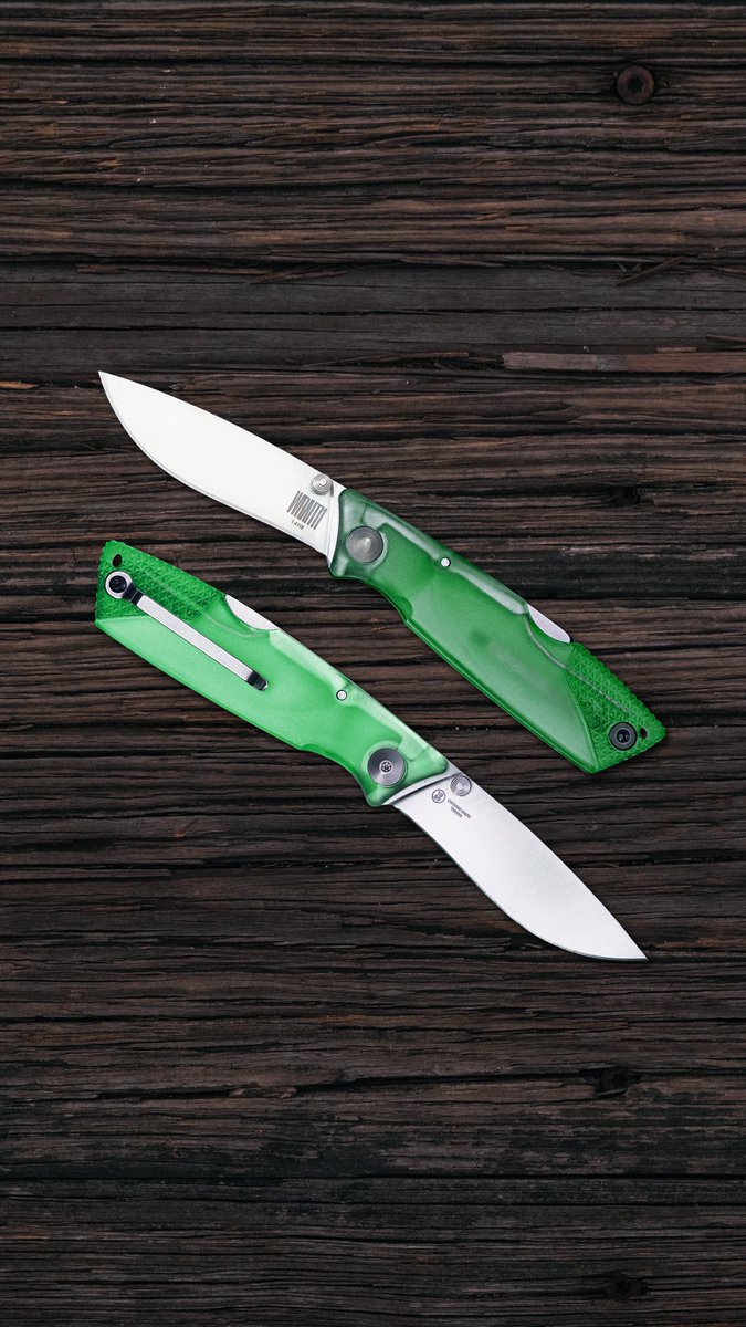 OntarioKnife's tweet photo. The next coming addition to the #WraithIceSeries is the #WraithTerrain! Stay Tuned for its release and check it out at https://t.co/2fOeH438Qu 👌🏽🔪 🧊 🌱
#ontarioknifecompany #ontarioknives #ontarioknifeco #ontarioknife #OKC1889 #pocketknife #foldingknife #edc #translucent https://t.co/ereH469VLh