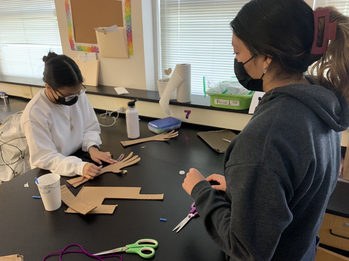 MallouhMs's tweet photo. In #PLTW MI today, we are building a prosthetic arm that can pick up a cup! https://t.co/prATeKE8sg