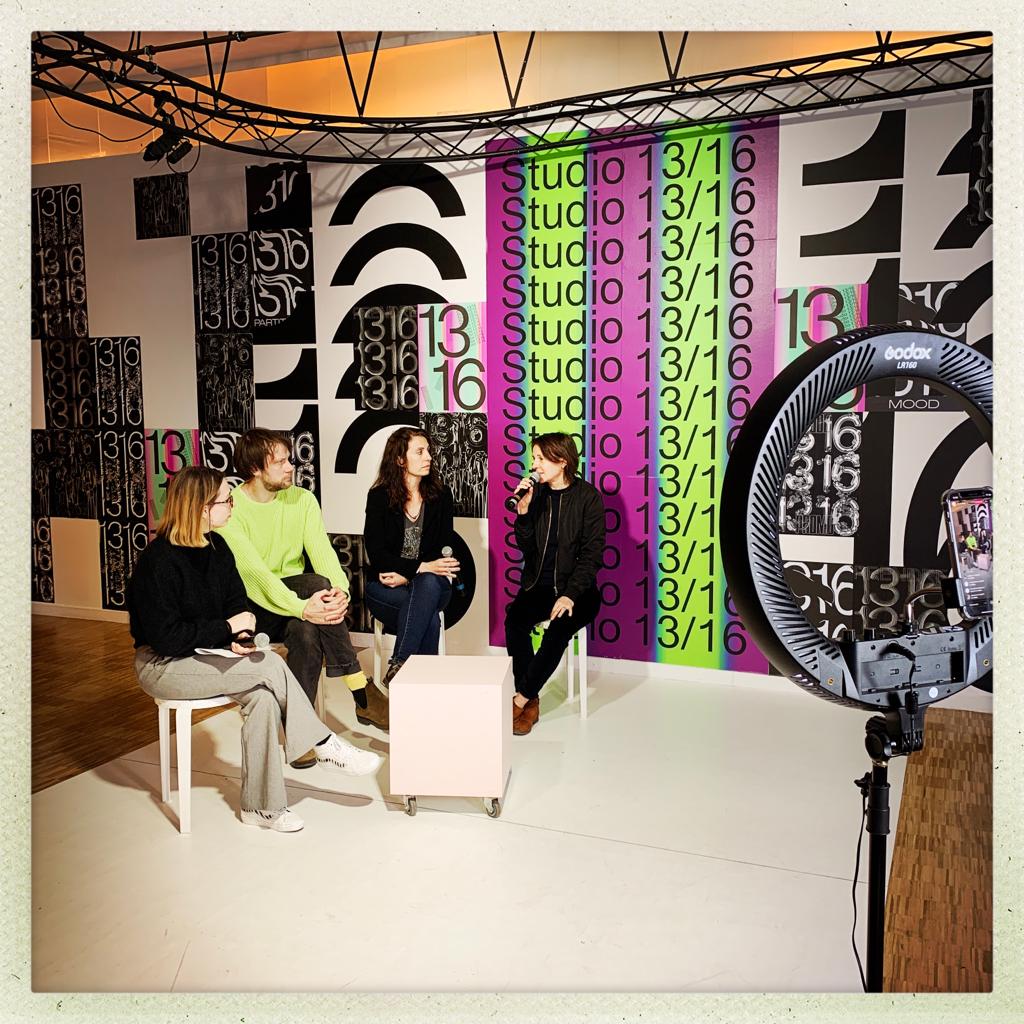 CollectifArgos's tweet photo. Nous étions au @CentrePompidou hier, pour le tout premier talk du #Studio1316 

Aude Raux et @CecileArgos ont parlé du travail du Collectif, de la durée documentaire (4 ans pour un projet 😱), de l'impact du quotidien... 
Un échange passionnant à retrouver sur l'insta du Studio https://t.co/ClQhSzc2As