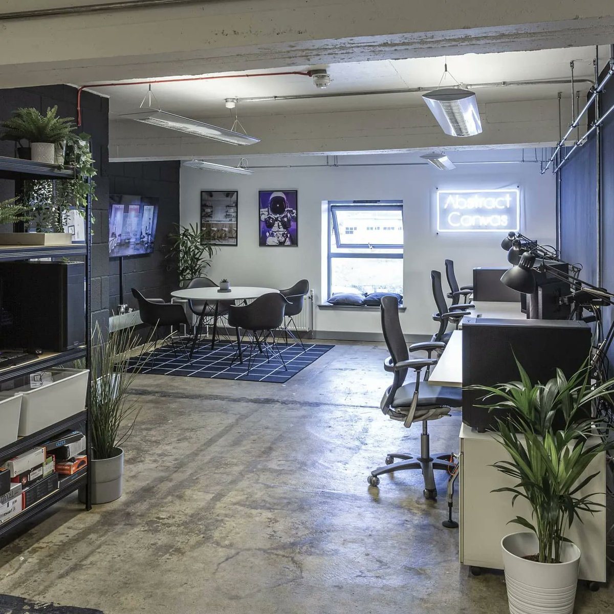 WhiskyBond's tweet image. Looking for a new workspace for your creative business? Our versatile spaces in a range of sizes offer the perfect home for office, production, storage and meeting space. Come and see for yourself - email hello@thewhiskybond.co.uk for a viewing. (Photo credit @_AbstractCanvas)