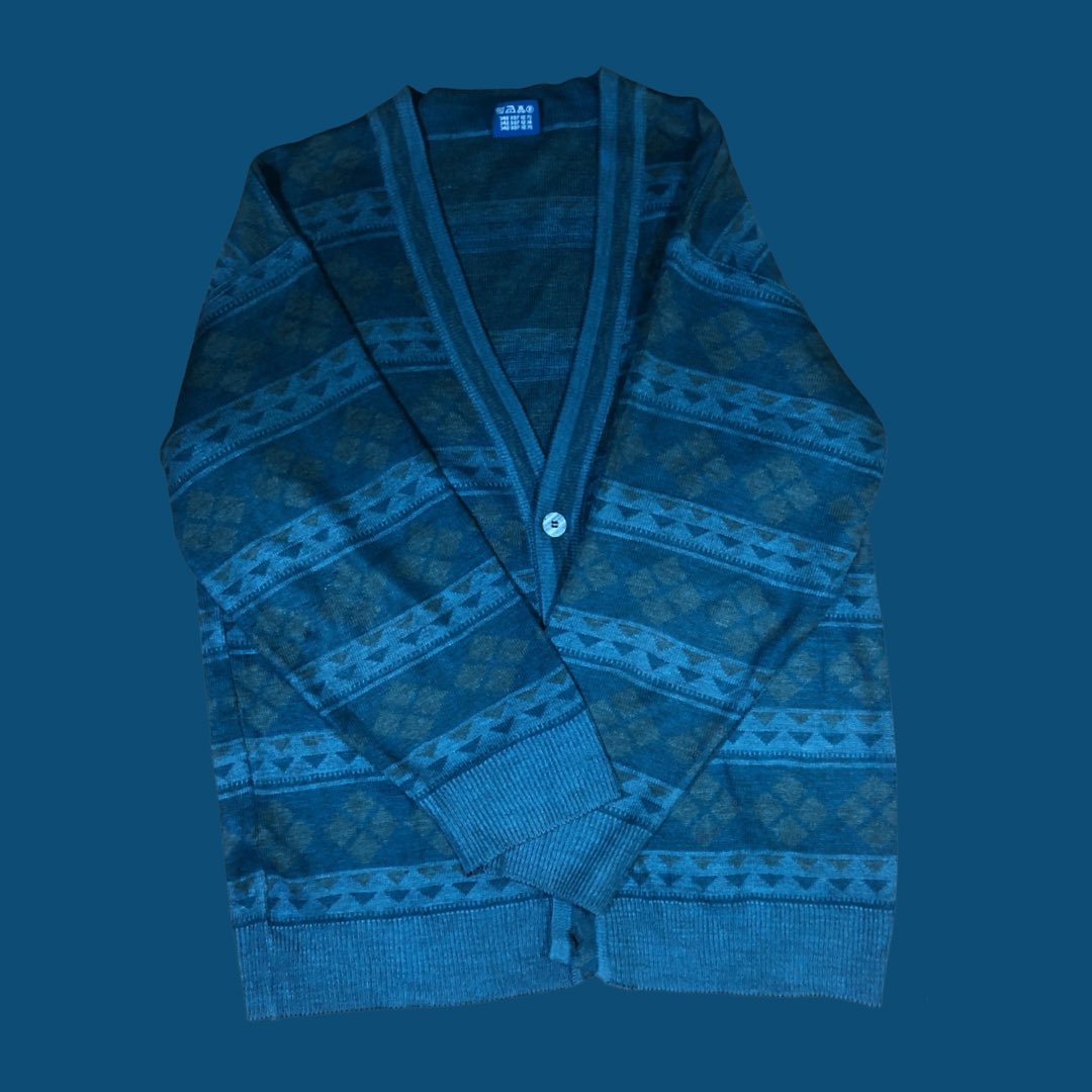 thriftlotus's tweet photo. Vintage oversized cardigan 🔵
Size:L (73cm*57cm)
Brand:Bilginler https://t.co/XTY3kHkKWv