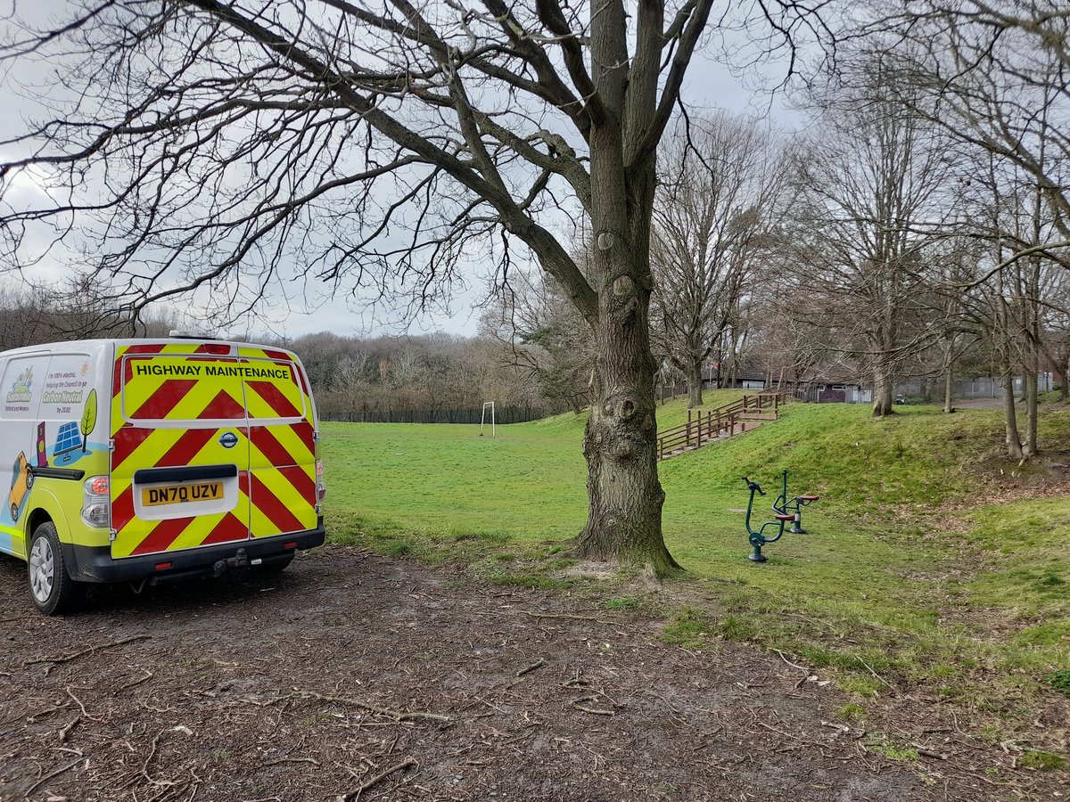 TelfordWrekin's tweet photo. The Neighbourhood Enforcement Officers patrol Green spaces across the Borough to tackle dog fouling and littering offences. If you witness it, please report via the MyTelford app #TelfCAT #TelfENFO https://t.co/5wFC108Gg8