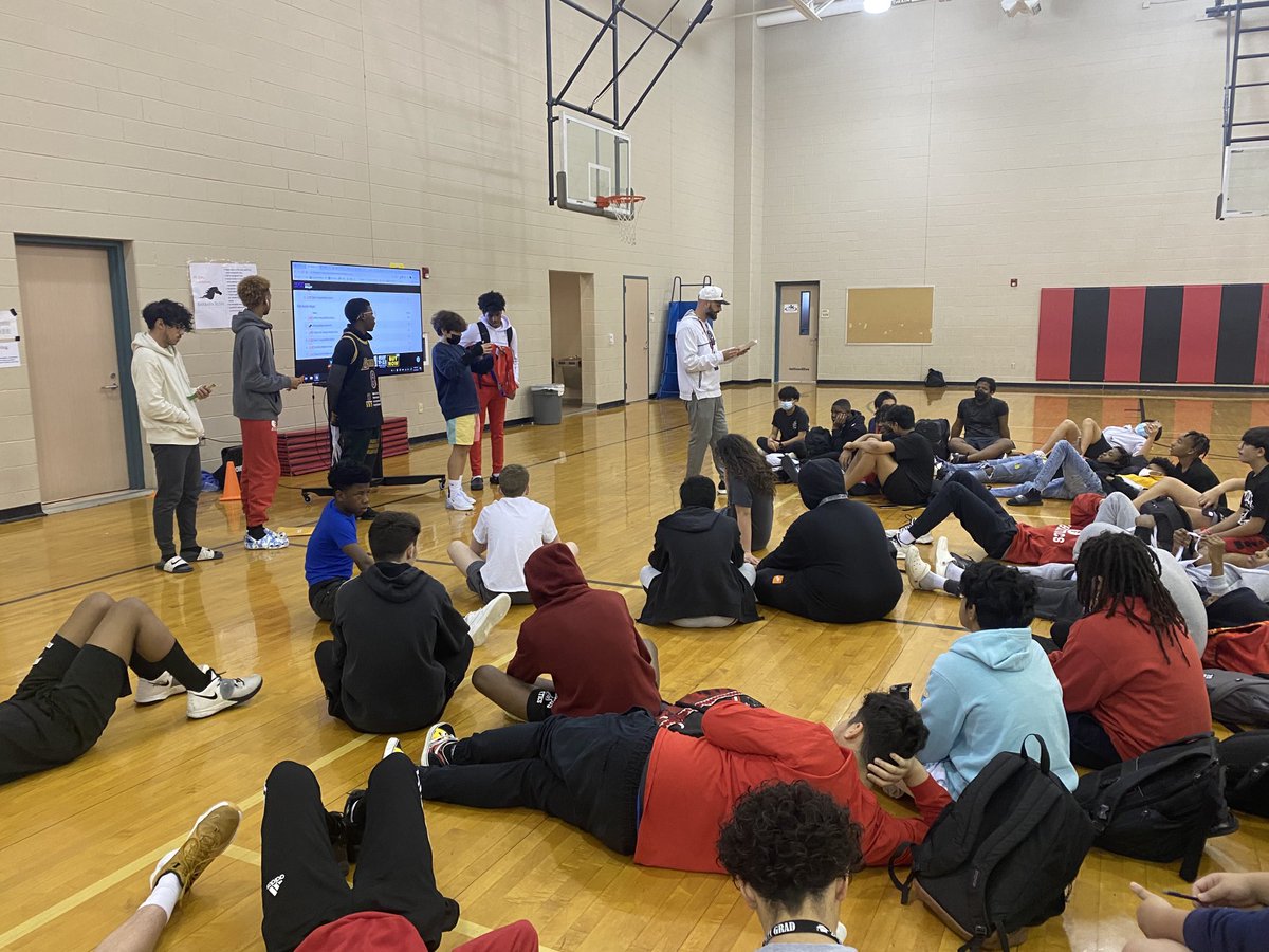 CoachHall93's tweet photo. Passing out awards this morning! Boys 7th grade AND Girls 8th grade took 1st place in district 🥇and then Boys 8th grade and girls 7th grade took 2nd place 🥈! Way to go broncos! 🏆🎖⁦@BbmsBroncos⁩ ⁦@clair_coach⁩ https://t.co/nz2w4QuWjd