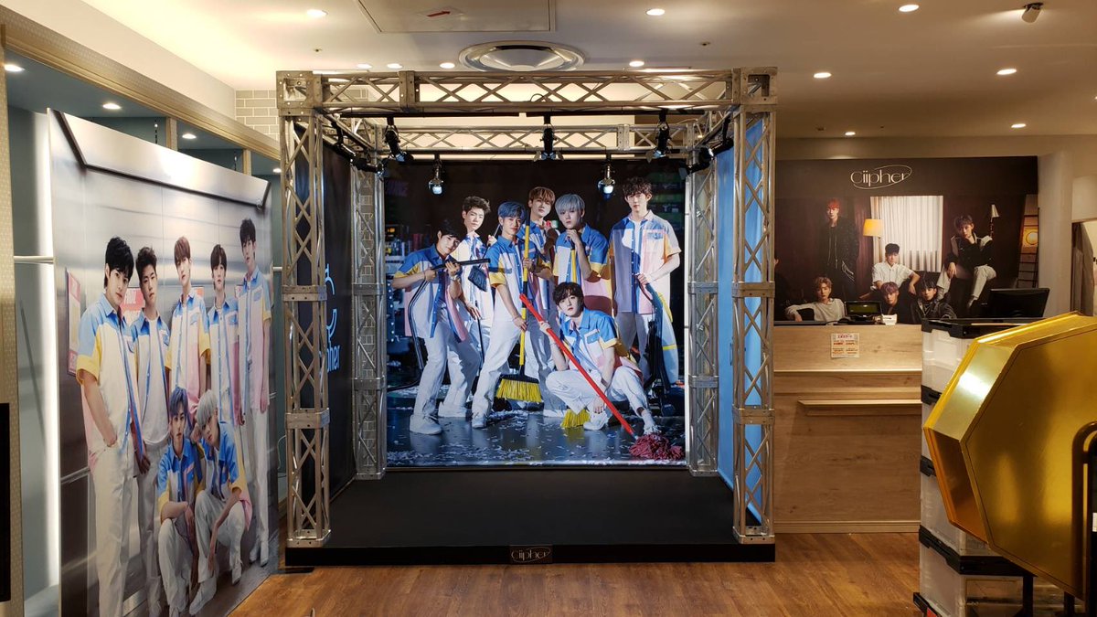 ciipher_pop's tweet photo. 本日は、Ciipher POP UP STORE at Kobe Marui 初日にご来場いただきありがとうございました😊

初日からたくさんのみなさんにご来場いただきました♡

メンバーと一緒に写真が撮れるミニステージも人気です📸
貴重な衣装展示もありますので、是非遊びに来てください💕

#Ciipher https://t.co/r9GXqzo15I