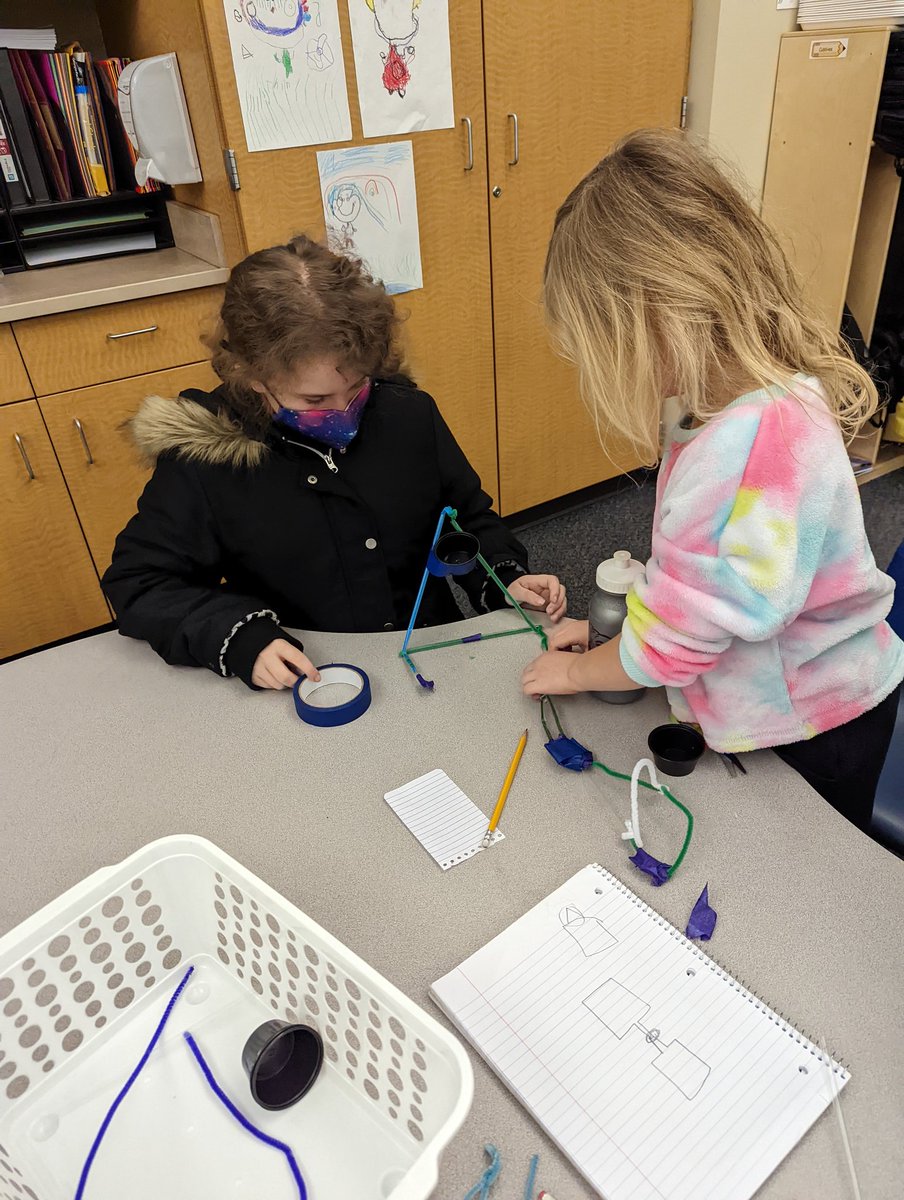MDEregier's tweet photo. Leprechaun towers with our Bear Buddies! Ss planned and built a tower with minimal materials and endless creativity to hold a leprechaun's gold and keep it safe! Amazing conversations and teamwork! Thanks @carlyandadam! @MDEBears #STEM #Collaboration https://t.co/GWSTHPpTbx