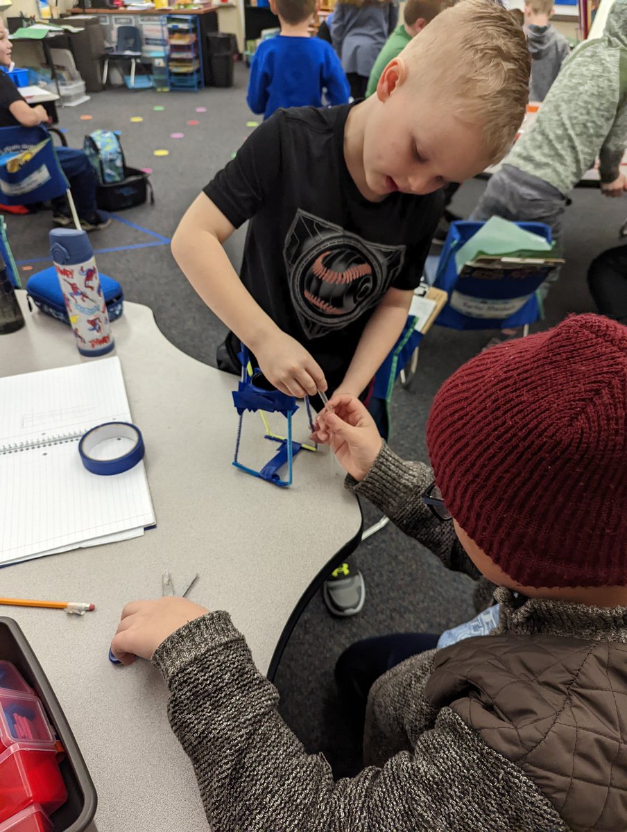 MDEregier's tweet photo. Leprechaun towers with our Bear Buddies! Ss planned and built a tower with minimal materials and endless creativity to hold a leprechaun's gold and keep it safe! Amazing conversations and teamwork! Thanks @carlyandadam! @MDEBears #STEM #Collaboration https://t.co/GWSTHPpTbx