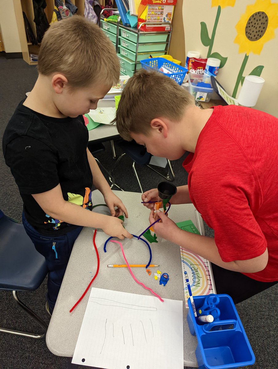 MDEregier's tweet photo. Leprechaun towers with our Bear Buddies! Ss planned and built a tower with minimal materials and endless creativity to hold a leprechaun's gold and keep it safe! Amazing conversations and teamwork! Thanks @carlyandadam! @MDEBears #STEM #Collaboration https://t.co/GWSTHPpTbx