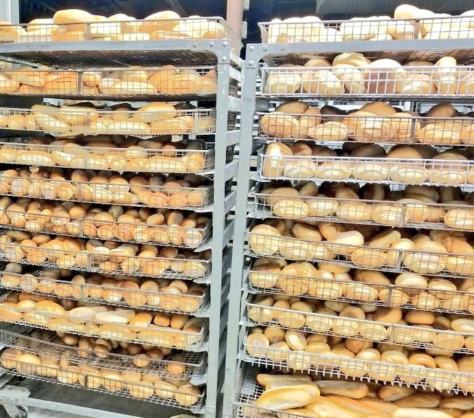 ConshyBakery's tweet photo. Join us this Sunday, March 13, 2022, as we celebrate our 49th Anniversary! #49Years #comerollwithus #FreeRolls #DollarCannolis #AnniversaryCelebration #Conshy #Conshohocken #LoveConshy #Montcopa #MakeitMainStreet https://t.co/49hbGUQUUl