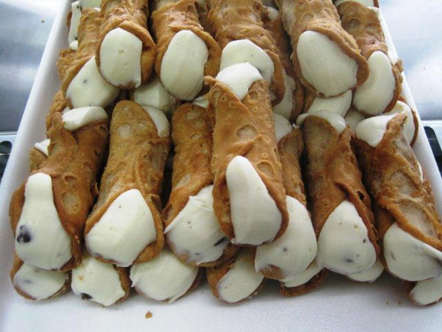 ConshyBakery's tweet photo. Join us this Sunday, March 13, 2022, as we celebrate our 49th Anniversary! #49Years #comerollwithus #FreeRolls #DollarCannolis #AnniversaryCelebration #Conshy #Conshohocken #LoveConshy #Montcopa #MakeitMainStreet https://t.co/49hbGUQUUl