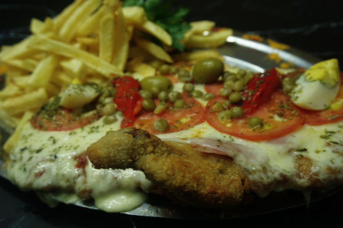 PizzayBirraRest's tweet photo. Sale esa mila napo para este jueves nublado ☁️ 

¡Abiertos las 24hs.!

46124877 🔥 https://t.co/kMmc6VlsQQ