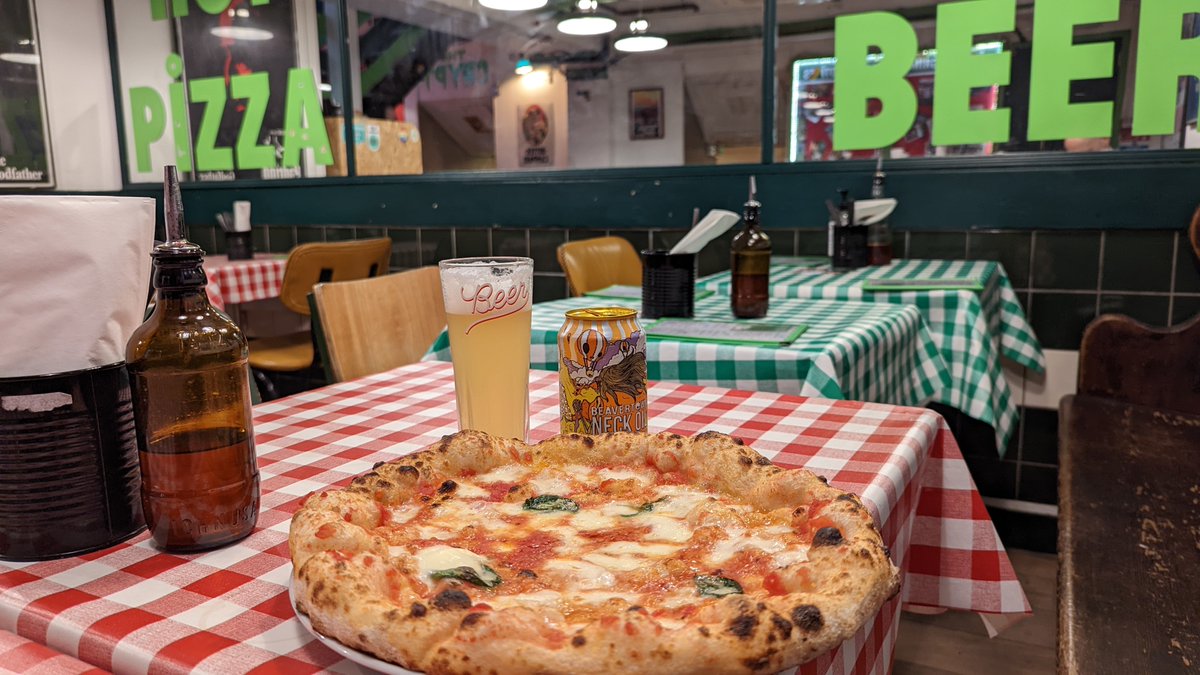 On Tour, In London: All the food a growing boy needs at <a href="/pizzapilgrims/">Pizza Pilgrims</a>. A classic margherita and a cold <a href="/BeavertownBeer/">Beavertown Brewery</a> Neck Oil IPA.
Cheers!
#BeerTravel #HaveTravelWillBeer