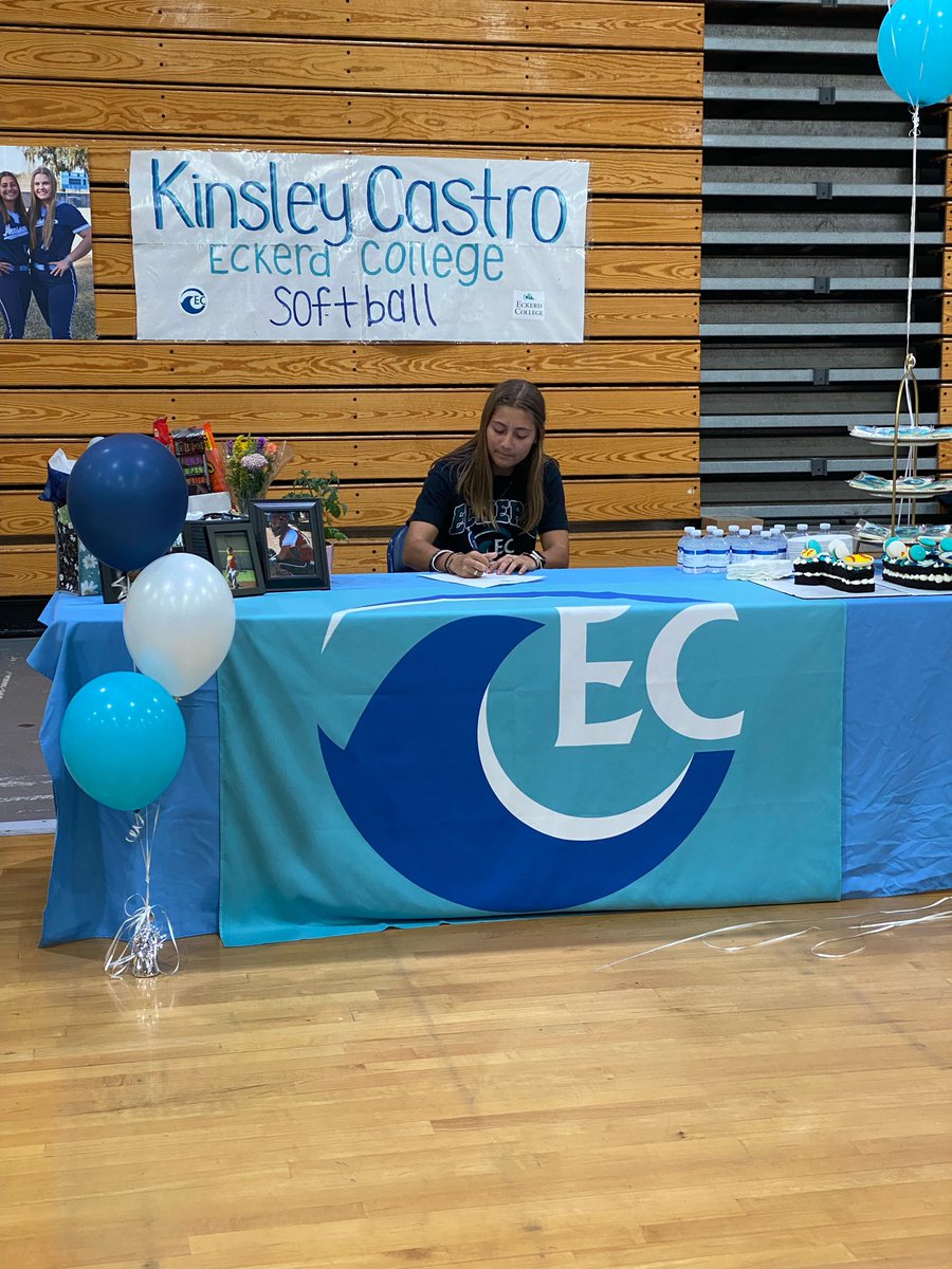 kinsley_castro9's tweet image. st. pete here i come #signingday
