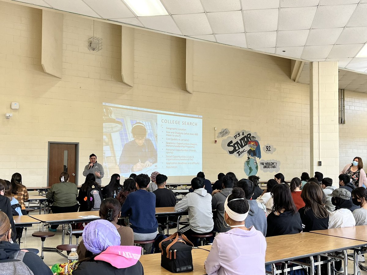 Exciting Day at CVHS -VT Admission Speaker with CPP and sharing info with students about our new Mentor Program starting next year. centrevillehs.fcps.edu/freshmen-mento…
 
centrevillehs.fcps.edu/announcements/…