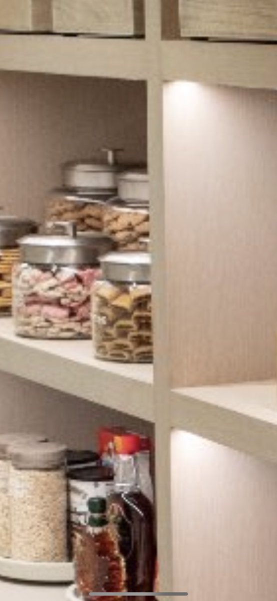 SabrinaWalkerF's tweet photo. @koralinadean These fig rolls bother me slightly though… the rest are so perfectly stacked 😂 https://t.co/fT4X0mj4t2