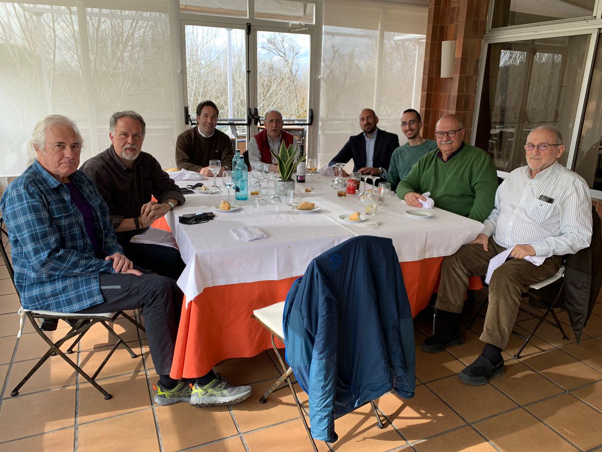 ufedema's tweet photo. 🤝 Nueva comida-reunión de la #LaUniónÚtil con el  presidente de UFEDEMA Vicente Martínez Orga junto a los presidentes de Billar, Squash, @FedMadMontana, @FedMadPelota, @fmdpc, @FMDDF y @femaddi 🔛

#MadridEsDeporte https://t.co/xepvCCCk5A