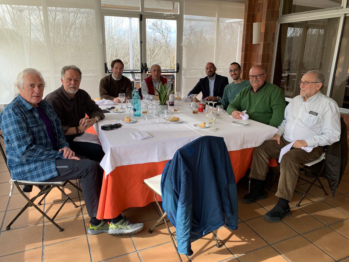 ufedema's tweet photo. 🤝 Nueva comida-reunión de la #LaUniónÚtil con el  presidente de UFEDEMA Vicente Martínez Orga junto a los presidentes de Billar, Squash, @FedMadMontana, @FedMadPelota, @fmdpc, @FMDDF y @femaddi 🔛

#MadridEsDeporte https://t.co/xepvCCCk5A