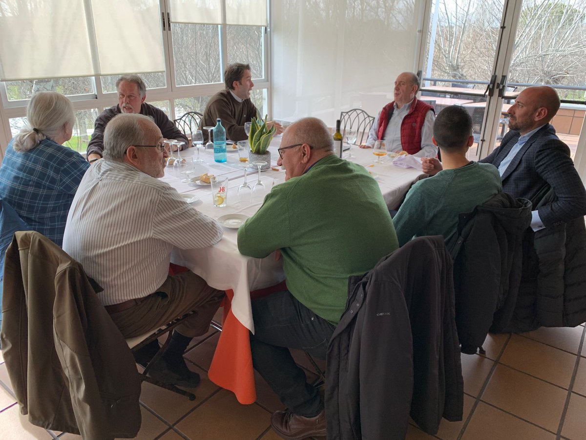 ufedema's tweet photo. 🤝 Nueva comida-reunión de la #LaUniónÚtil con el  presidente de UFEDEMA Vicente Martínez Orga junto a los presidentes de Billar, Squash, @FedMadMontana, @FedMadPelota, @fmdpc, @FMDDF y @femaddi 🔛

#MadridEsDeporte https://t.co/xepvCCCk5A