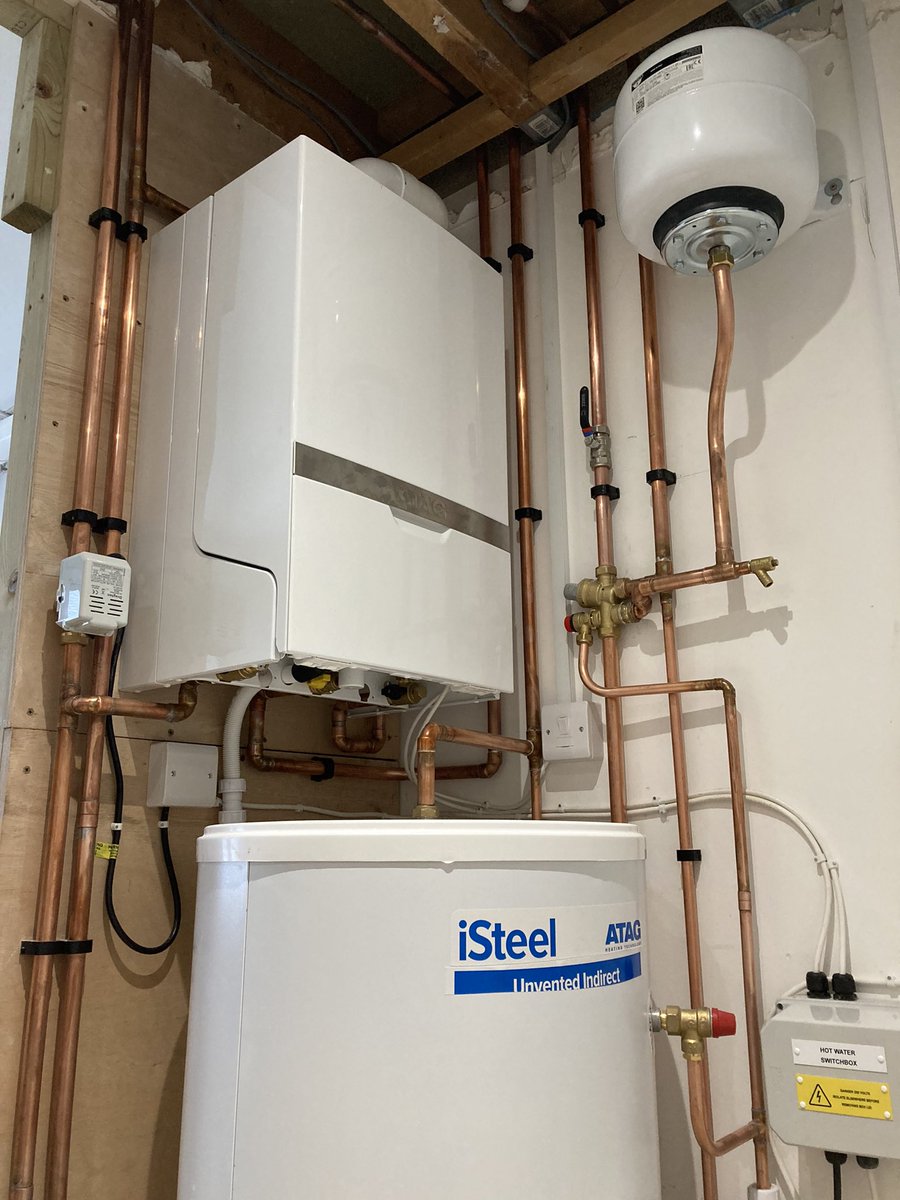 kevgasandhtg's tweet photo. Latest installation @atagheating  15kw system boiler, Atag 150 lt unvented cylinder but the brains is the Hot water switch box from @TempestDaniel providing priority hot water allowing for the correct size of boiler @CosyWarmPlumber @ThePeakyPlumber @ATAG_Ian https://t.co/oGz1Jhyks6
