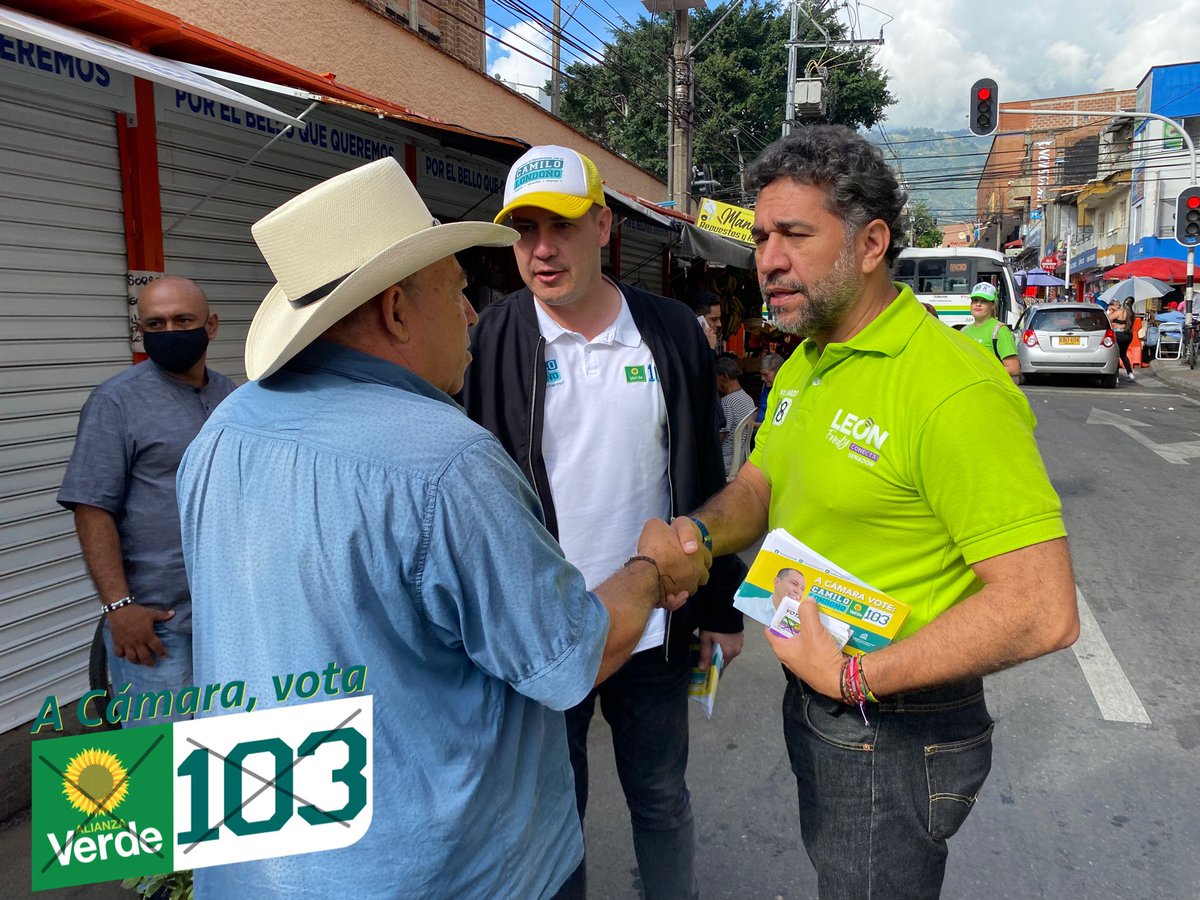 Camilolondonob's tweet photo. Recorriendo las calles de Bello junto a @LeonFredyM, para contarle a loa bellanitas que somos la fórmula que defenderá a los ciudadanos desde el Congreso. #LaFuerzaDeUnEQUIPO #Verde103🌻 #CamiloLondoño https://t.co/POI0lRmIcF