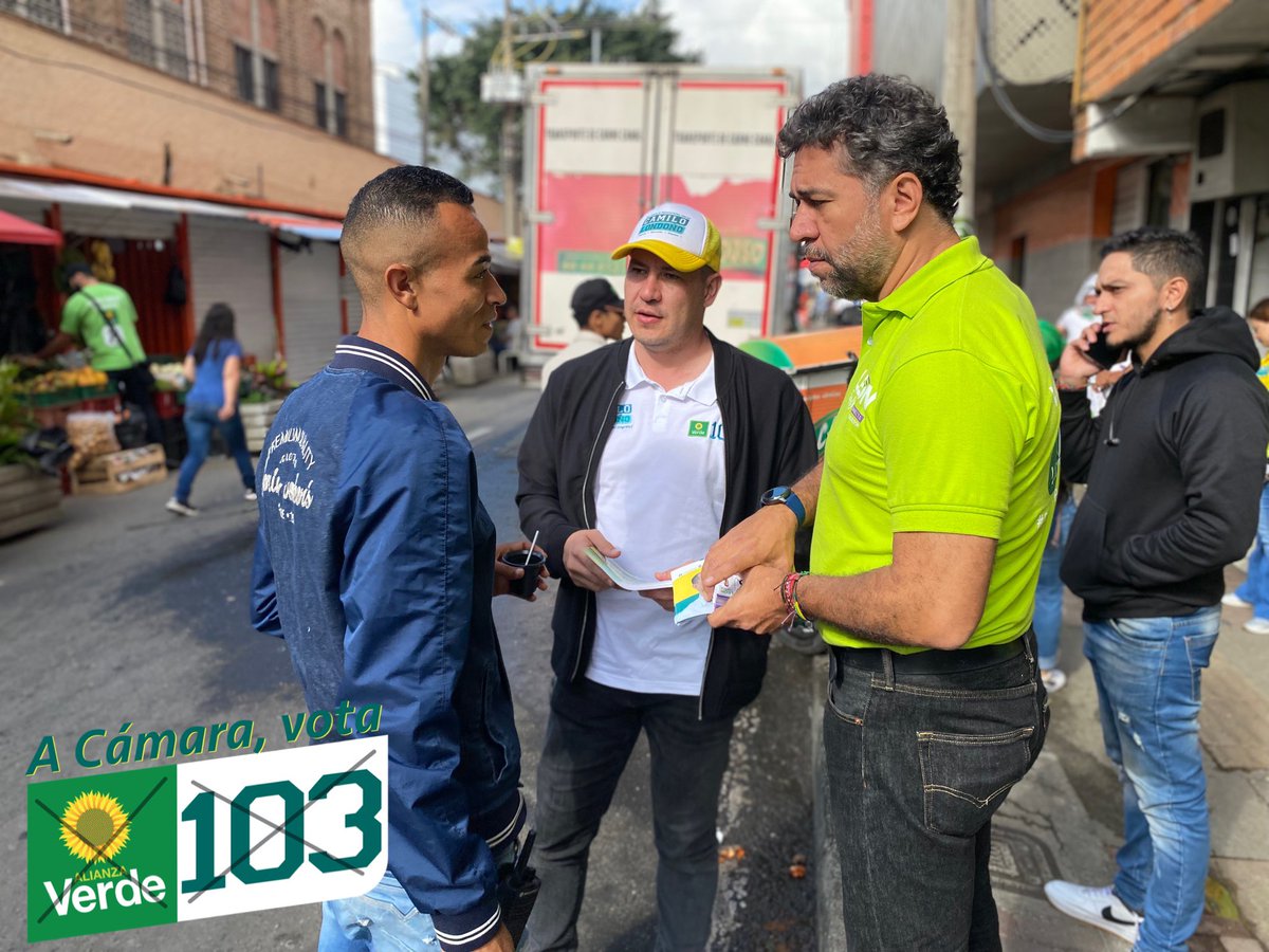 Camilolondonob's tweet photo. Recorriendo las calles de Bello junto a @LeonFredyM, para contarle a loa bellanitas que somos la fórmula que defenderá a los ciudadanos desde el Congreso. #LaFuerzaDeUnEQUIPO #Verde103🌻 #CamiloLondoño https://t.co/POI0lRmIcF