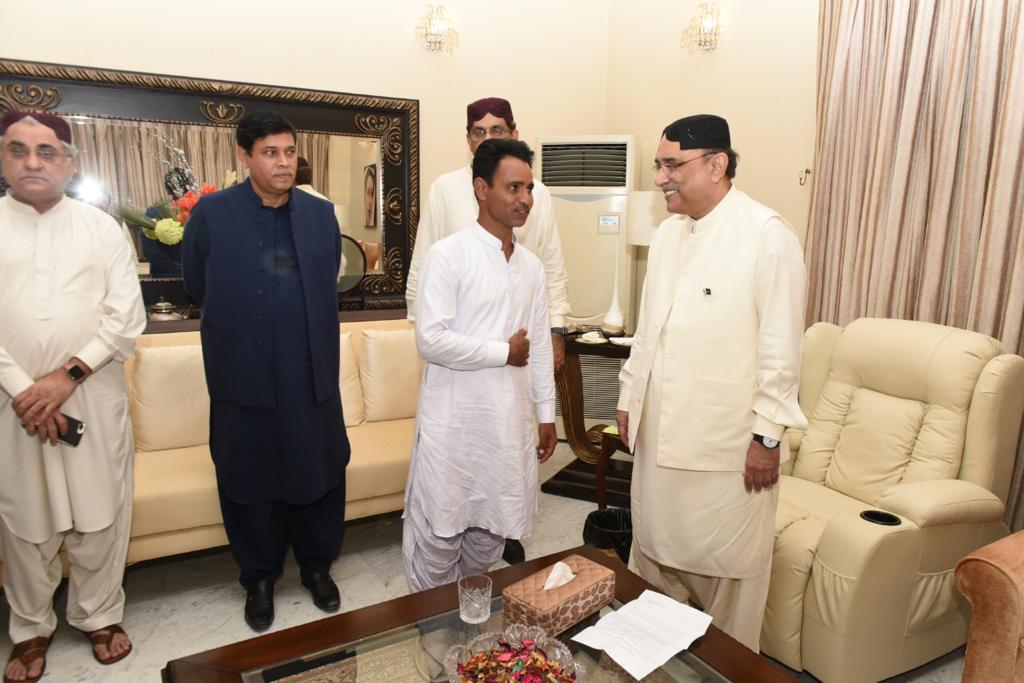 YarAliMari's tweet photo. Alhamdulilah I am So Lucky , With My Leadership 🇱🇾 https://t.co/FPWqwfUhPV