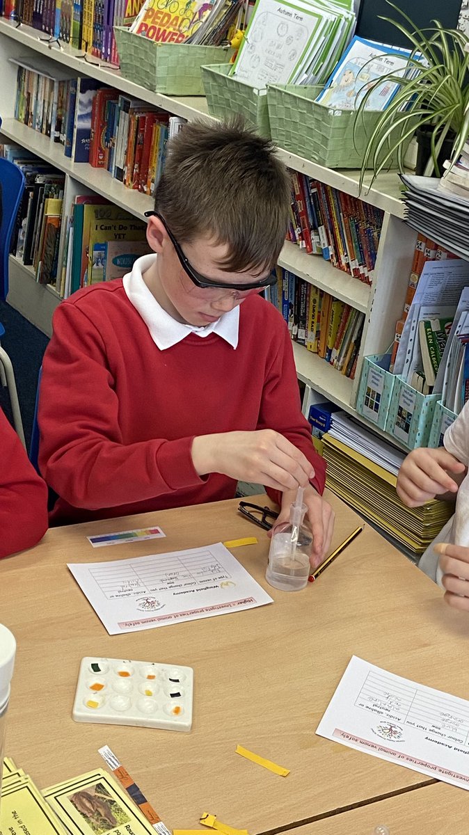 ThorpeHesleyPri's tweet photo. Some pictures of Class 13 and some of Class 15 classifying poisons and venoms into acid, alkaline and neutral! We loved it!! https://t.co/HcxGHsjSkc