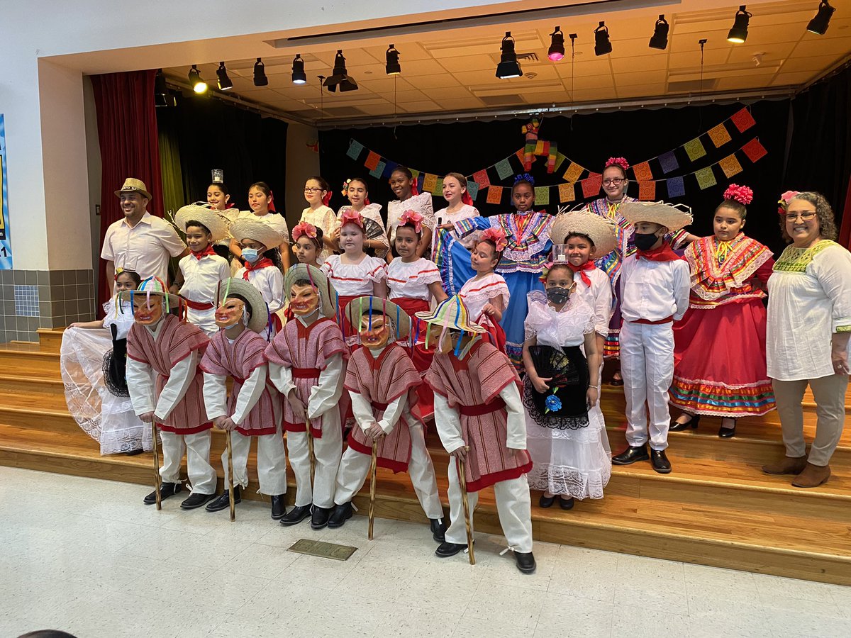HippoNationSupt's tweet photo. A Ballet Folklórico performance is a joyful to start the day! Great job @RayHippos! Mrs Gonzalez and Mr. Cruz, you rock! @huttohippo https://t.co/32y5kLFLyq