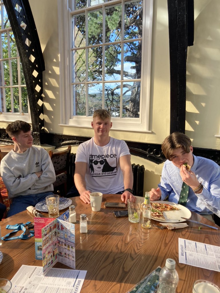 ExeterUniHC's tweet photo. @eumhc the welcoming party is ready! #bleedgreen #exeterfives https://t.co/uxqKpcYik1