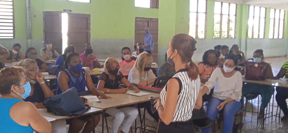 ZuliaMonier's tweet photo. Se reúnen los directores del Poblado de Siboney y de los Distritos 1 y 4 donde se analizan los resultados del ERCE 2019 y el diseño de las acciones para elevar la calidad del aprendizaje desde el Proyecto Educativo Instituciones. 
@JohnstonG110 
#SomosContinuidad https://t.co/u26pO5Tdvv