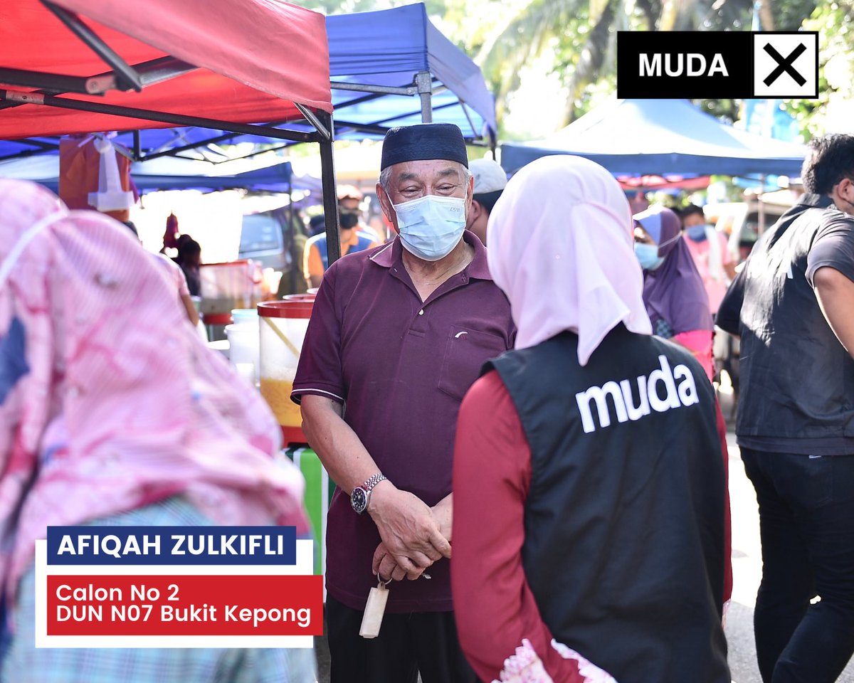 nur_zlkfl's tweet photo. Petang tadi berkempen dan beramah mesra bersama pengunjung di Pasar Tani Pekan Gombang. 

Saya terharu dan berterima kasih kepada penduduk yang terus memberikan kata semangat dan sokongan. 

Demi Bukit Kepong! 

#Afiqah4BukitKepong 
#BukitKepongKedepan
#MembangunBersama
#MUDA https://t.co/JNdds0nHA7